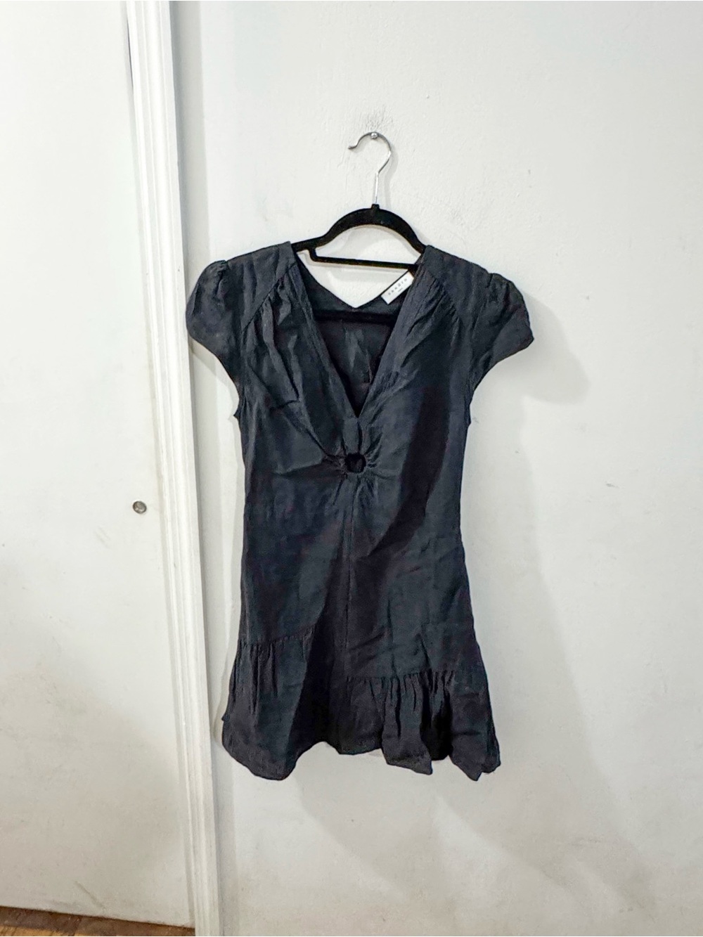 Sandro Short Sleeve V-Neck Key Hole Dress, Black, size XS